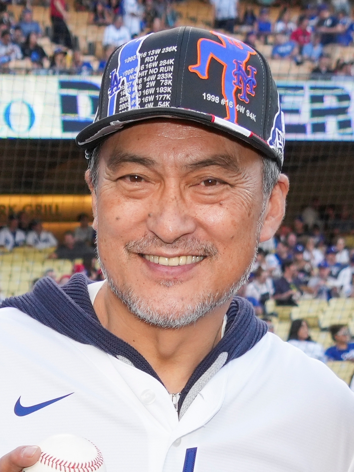ドジャースタジアムでの渡辺謙さん（2022年）